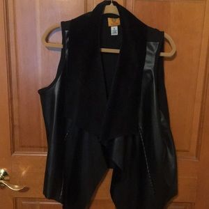 🎉 3 for $15 🎉 Black vest